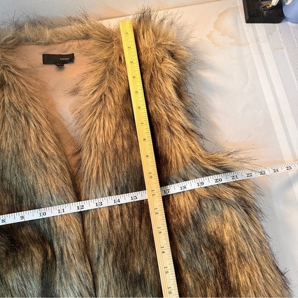 Faux fur Vest Womens size Medium Fuzzy Furry Sleeveless Layer mobwife luxury - Picture 12 of 12